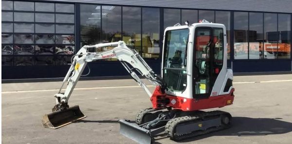 Mini pelle Takeuchi TB225, Année 2020