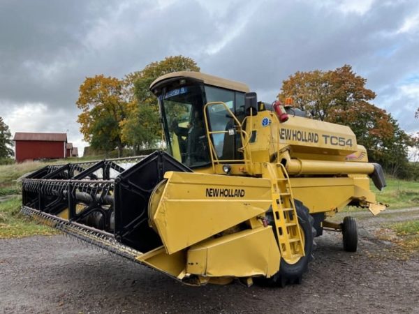 Moissonneuse-batteuse New Holland TC54