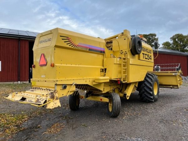 Moissonneuse-batteuse New Holland TC54 - Image 3