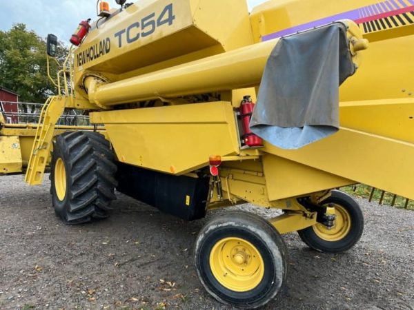 Moissonneuse-batteuse New Holland TC54 - Image 2