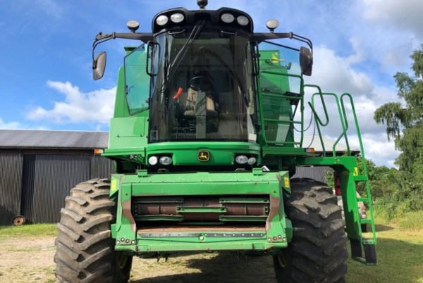 Moissonneuse-batteuse John Deere 1570