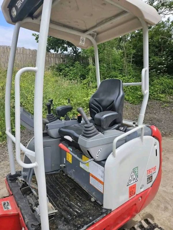 Mini Pelle TAKEUCHI TB216 / 1,7 TONNES - Image 13