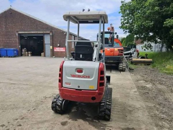 Mini Pelle TAKEUCHI TB216 / 1,7 TONNES - Image 6