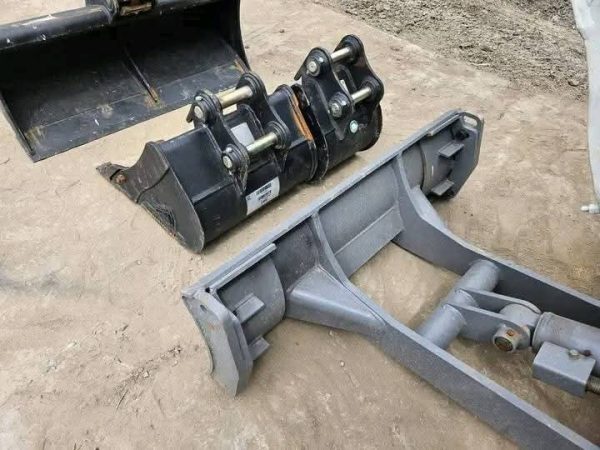 Mini Pelle TAKEUCHI TB216 / 1,7 TONNES - Image 7