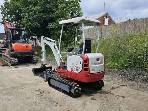 Mini Pelle TAKEUCHI TB216 / 1,7 TONNES - Image 8