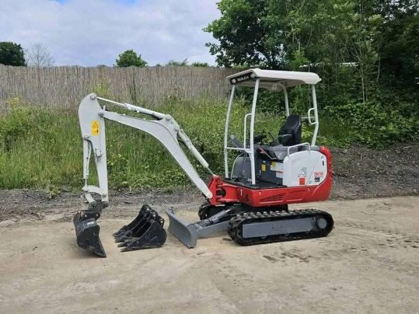 Mini Pelle TAKEUCHI TB216 / 1,7 TONNES - Image 2