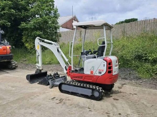 Mini Pelle TAKEUCHI TB216 / 1,7 TONNES - Image 10