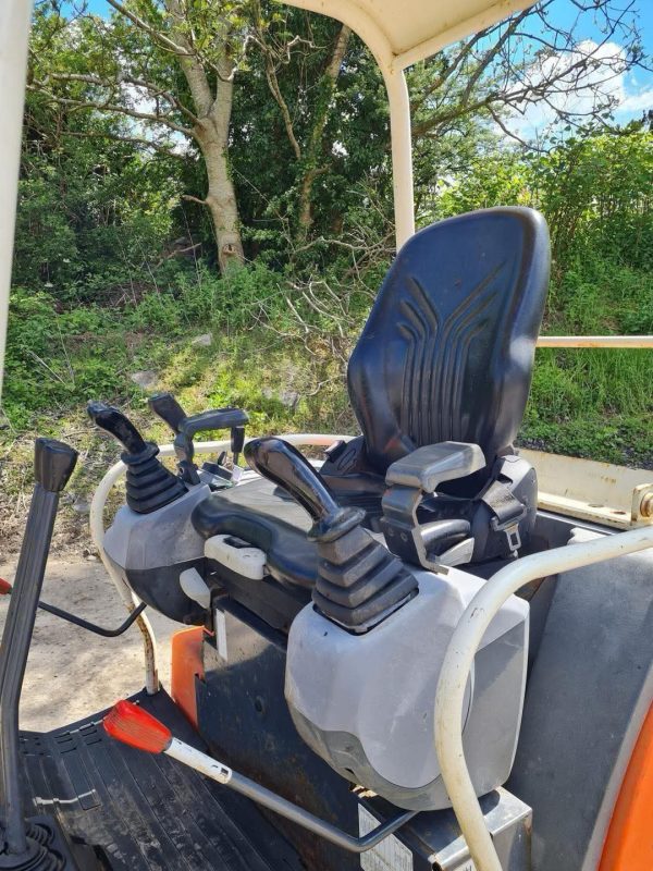 MINI PELLE KUBOTA KX41-3V / 1,6 TONNES - Image 11