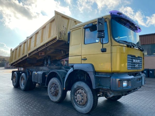 Camion benne tri-benne MAN 32.410 8x6 Meiller