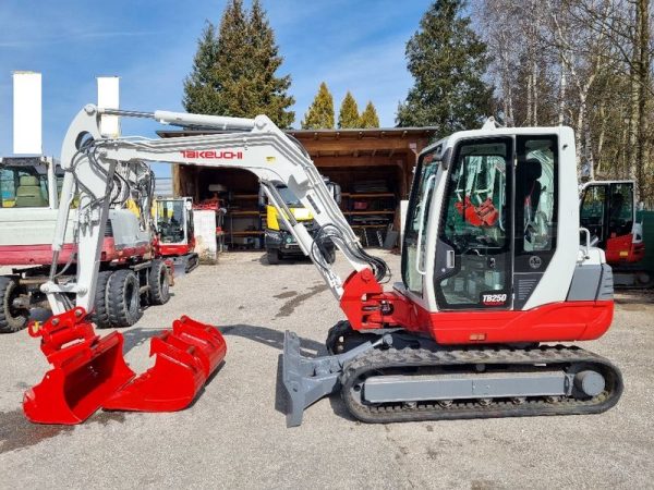 Marque : Takeuchi TB250 - Image 3